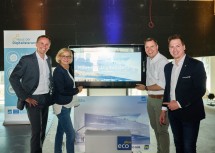 Landesrat Jochen Danninger, Landeshauptfrau Johanna Mikl-Leitner und die beiden Landtagsabgeordneten Christoph Kaufmann und Bernhard Heinreichsberger (v.l.) bei der Präsentation im Showroom des „Hauses der Digitalisierung“.