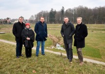 (v.l.) Harald Hofmann und Edda Haas (Land NÖ), Bürgermeister Matthias Stadler und Landesrat Jochen Danninger sowie Christian Schiessl (Ingenieurbüro Henninger)