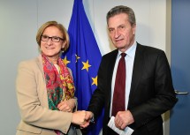 Auch im Arbeitsgespräch mit Budgetkommissar Günter H. Oettinger stand die Verlängerung der EU-Regionalförderung nach 2020 im  Mittelpunkt.

