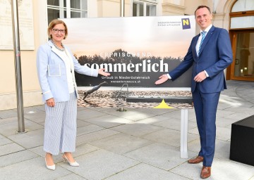 Landeshauptfrau Johanna Mikl-Leitner und Landesrat Jochen Danninger präsentierten die neue Werbelinie „Sommerfrische in Niederösterreich“.