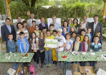 Erste Kinder-Uni in Tulln hat 100 Absolventinnen und Absolventen: Landeshauptmann-Stellvertreter Mag. Wolfgang Sobotka gratulierte.