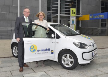 Landeshauptfrau Johann Mikl-Leitner und LH-Stellvertreter Stephan Pernkopf: "Werden 200 E-Autos in den Dienst stellen. 