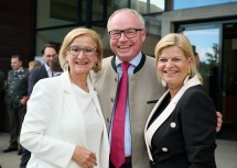 Beim Militärmusikfestival in Grafenegg: Landeshauptfrau Johanna Mikl-Leitner, LH-Stellvertreter Stephan Pernkopf und Verteidigungsministerin Klaudia Tanner.