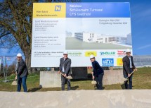 Vizebürgermeister Markus Brandstetter, Landtagsabgeordneter Anton Kasser, Bildungs-Landesrätin Christiane Teschl-Hofmeister und Direktor Johannes Reiterlehner
