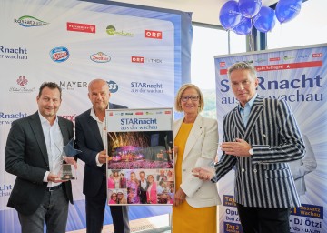 ORF 2 Channel Manager Alexander Hofer (von links), Veranstalter Martin Ramusch (ipmedia), Landeshauptfrau Johanna Mikl-Leitner und Moderator Alfons Haider freuen sich auf die „Starnacht aus der Wachau 2021“.