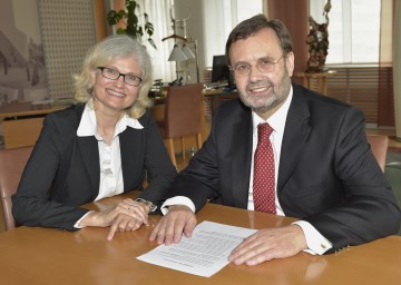 Informierten über die Kundenbefragungen des Landesrechnungshofes: Landesrechnungshofdirektorin Dr. Edith Goldeband und Landtagspräsident Ing. Hans Penz. (v.l.n.r.)