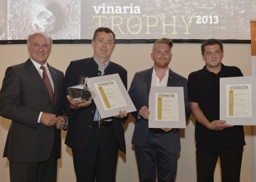 Bei der Vinaria Trophy 2013 im Palais Niederösterreich überreichte Landeshauptmann Dr. Erwin Pröll u. a. die Preise in der Kategorie Grüner Veltliner an das Weingut Nigl, das Weingut Hirtzberger und den Vorspannhof Mayr (v.l.n.r.)