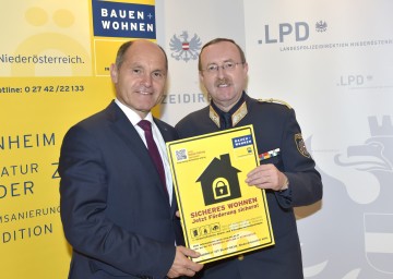 Informierten über Prävention gegen Dämmerungseinbrüche und die Förderung \"Sicheres Wohnen\": Landeshauptmann-Stellvertreter Mag. Wolfgang Sobotka und Landespolizeidirektor Hofrat Dr. Franz Prucher. (v.l.n.r.)