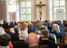 Landeshauptfrau Johanna Mikl-Leitner sagte bei der Eröffnung der Ausstellung ,Sakraler Jugendstil´ im Museum am Dom: „Unsere Museen sind Aushängeschilder und Bewahrer historischen Erbes, die in der Glaubens-, Wissens- und Geschichtsvermittlung Verantwortung übernehmen.“