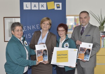 Präsentation der Jahresbilanz 2014 des Akutteams NÖ: Mag. Elisabeth Tscherne (Leitung Akutteam Psychologie), Landesrätin Mag. Barbara Schwarz, Mag. Elisabeth Weber-Schigutt (Leitung Akutteam Sozialarbeit), Geschäftsführer Dr. Christian Milota (NÖ Landesakademie). (v.l.n.r.)