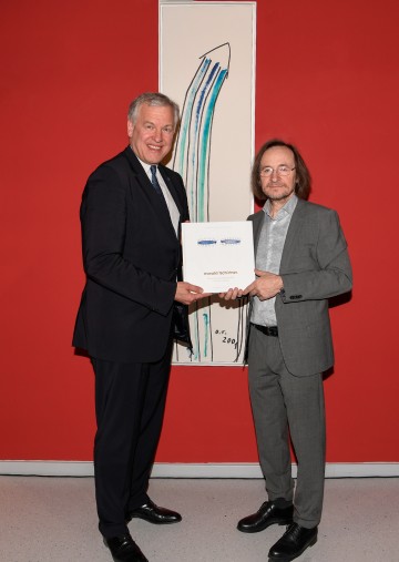 Landesrat Martin Eichtinger und Johann Feilacher, künstlerischer Leiter des Museums und Kurator der Ausstellung, bei der Eröffnung der Personale „oswald tschirtner.! das ganze beruht auf gleichgewicht“ im Museum Gugging (v.l.n.r.)