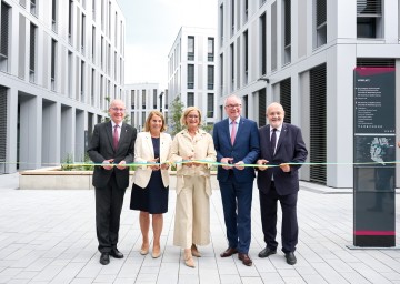 Eröffneten den Neubau am Campus Krems (v.l.n.r.): Rektor der Universität für Weiterbildung Krems Friedrich Faulhammer, IMC Fachhochschule-Geschäftsführerin Ulrike Prommer, Landeshauptfrau Johanna Mikl-Leitner, LH-Stellvertreter Stephan Pernkopf, Rektor der Karl Landsteiner Privatuniversität Rudolf Mallinger.