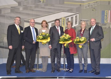 Eröffneten die neue Niederlassung von Doka in Stetten: Josef Hofmarcher, Leiter der Vertriebsregion Wien, Niederösterreich und Burgenland, Ing. Walter Schneeweiss, Geschäftsführer von Doka Österreich, Elisabeth und KommR Alfred Umdasch, Gesellschafter und Aufsichtsrat der Umdasch AG, Wirtschafts-Landesrätin Dr. Petra Bohuslav, Hilde Umdasch und Landeshauptmann Dr. Erwin Pröll. (v.l.n.r.)