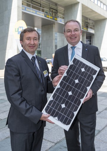 Photovoltaikförderung: Dr. Herbert Greisberger, Geschäftsführer der Energie- und Umweltagentur NÖ und Energie-Landesrat Dr. Stephan Pernkopf. (v.l.n.r.)