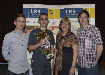 \"Junior Mechanic 2015\": Klaus Lehmerhofer (Österreich), Sieger Hubert Echaust (Polen), Landesrätin Mag. Barbara Schwarz und Felix Kirschenhofer (Österreich). (v.l.n.r.)