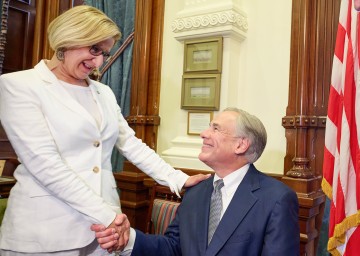 Landeshauptfrau Johanna Mikl-Leitner mit dem Gouverneur von Texas, Greg Abbott.