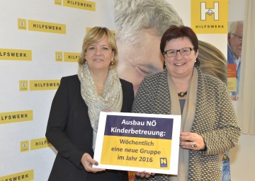 Über den Ausbau der Kinderbetreuung in Niederösterreich freuen sich Bildungs- und Familien-Landesrätin Mag. Barbara Schwarz und LAbg. Michaela Hinterholzer, Präsidentin des NÖ Hilfswerks. (v.l.n.r.)