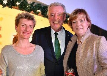 Im Bild von links nach rechts: Direktorin Astrid Leeb, Bürgermeister Mag. Klaus Schneeberger, Bildungs-Landesrätin Mag. Barbara Schwarz