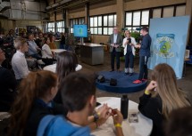 Landeshauptfrau Johanna Mikl-Leitner und LH-Stellvertreter Stephan Pernkopf bei der Jugendklimakonferenz.