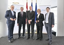 Landesamtsdirektor Werner Trock, Verwaltungsgerichtshof-Präsident Rudolf Thienel, OGH-Präsident Georg Kodek, Landeshauptfrau Johanna Mikl-Leitner und Landesverwaltungsgerichts-Präsident Patrick Segalla (v.l.n.r.)