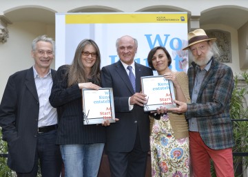 Felix Mitterer, Silke Hassler, Landeshauptmann Dr. Erwin Pröll, Theresia Hauenfels und Roland Neuwirth (v.l.n.r.)