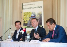 Bei der Pressekonferenz im Conference Center Laxenburg: Bürgermeister David Berl, Landesrat Jochen Danninger und Stadtrat Peter Hanke (v.l.n.r.).
