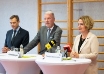 Landesrätin Christiane Teschl-Hofmeister (re.) unterstrich: „Vereinbarkeit von Beruf und Familie sowie Wahlfreiheit sind oberstes Gebot.“