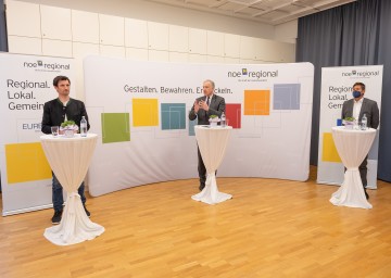 Sprachen über die Entwicklung im Weinviertel (von links): Regionalverbands-Obmann Rene Lobner, Landesrat Martin Eichtinger und NÖ.Regional Geschäftsführer Walter Kirchler