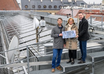 Felix Haselbacher (ITB Geschäftsführer), Landeshauptfrau Johanna Mikl-Leitner, Christoph Reiter-Havlicek (Leiter der Gebäudeverwaltung des Landes NÖ), 