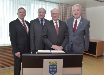 Zweiter Vizebürgermeister Horst Karas, Erster Vizebürgermeister Dr. Christian Stocker, Landeshauptmann Dr. Erwin Pröll und Bürgermeister Mag. Klaus Schneeberger (v. l. n. r.)