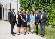 (v.l.n.r.) Hermann Dikowitsch, Abt. Kunst und Kultur; Musikwissenschaftlerin und Musikmanagerin Eva Maria Bauer, Landeshauptfrau Johanna Mikl-Leitner, Prof. Elisabeth Vavra, Vorsitzende Kultursenat, Künstlerin Elisabeth von Samsonow, Landtagsabgeordneter Franz Linsbauer, Gerhard Lentschig, Bürgermeister Horn.