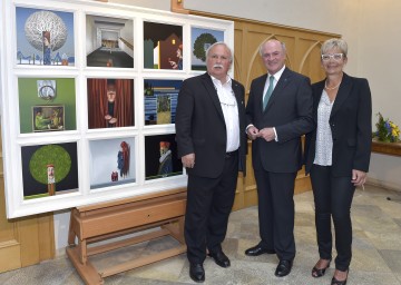 Enthüllung des zwölfteiligen Werkes \"Jahr\":  Josef Bramer, Landeshauptmann Dr. Erwin Pröll und die Scheibbser Bürgermeisterin Christine Dünwald (v. l. n. r.)