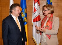 Landehauptfrau Johanna Mikl-Leitner und Stadtrat Michael Ludwig beim Pressestatement im Anschluss an das Arbeitsgespräch.