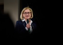„Diese Ausstellung ist mehr als eine künstlerische Würdigung, sie ist Zeichen für eine lebendige, reflektierte Erinnerungskultur in Niederösterreich“, sagte Landeshauptfrau Johanna Mikl-Leitner.