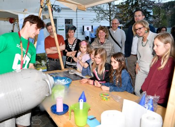 Landeshauptfrau Johanna Mikl-Leitner bei der „Langen Nacht der Forschung“ am IST Austria in Klosterneuburg