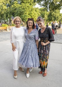 Landeshauptfrau Johanna Mikl-Leitner mit der Wiener Kulturstadträtin Veronica Kaup-Hasler und der Schauspielerin Mercedes Echerer (v. l. n. r.).