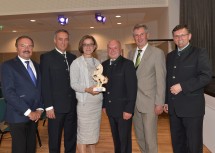 Bei der Eröffnung des neuen Gemeindezentrums in Matzendorf-Hölles: Nationalrat Hans Rädler, Vizebürgermeister Leopold Schagl, Landeshauptfrau Johanna Mikl-Leitner, Bürgermeister Johann Grund, Bundesrat Martin Preineder und Landtagsabgeordneter Franz Rennhofer (v.l.n.r.) 