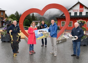 Eröffnung der Zipline in Annaberg. Im Bild von links nach rechts: Bundesrat Karl Bader, Landeshauptfrau Johanna Mikl-Leitner, Karl Weber, Geschäftsführer Annaberger Lifte, Tourismuslandesrat Jochen Danninger und ecoplus-Geschäftsführer Helmut Miernicki
<br />

<br />
