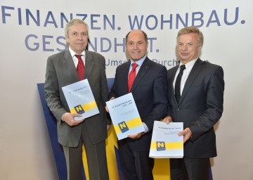 NÖ Landesbudget 2015: Budgetdirektor Rudolf Stöckelmayer, Landeshauptmann-Stellvertreter Mag. Wolfgang Sobotka und Finanzreferent Dr. Reinhard Meißl, Leiter Finanzabteilung (v.l.n.r)