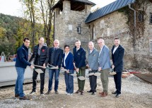 Forstbetriebleiter Thomas Rupp, epb-Geschäftsführer Werner Schimmel, Biosphärenpark Wienerwald Direktor Andreas Weiß, Naturparke NÖ Geschäftsführerin Jasmine Bachmann, Naturpark Sparbach Direktor Hans-Järg Damm, Bürgermeister Erich Moser, LH-Stellvertreter Stephan Pernkopf, Wienerwald-Tourismus Geschäftsführer Michael Wollinger.