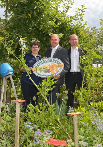 15 Jahre \"Natur im Garten\": \"Natur im Garten\"-Geschäftsführerin Christa Lackner, MBA, MA, Landeshauptmann-Stellvertreter Mag. Wolfgang Sobotka und der fachliche Leiter Mag. Joachim Brocks. (v.l.n.r.)