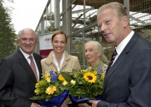 Besuch der Forschungsstation Haidlhof: Landeshauptmann Dr. Erwin Pröll, Rektorin Dr. Sonja Hammerschmid, Jane Goodall und Vizekanzler Wissenschaftsminister Dr. Reinhold Mitterlehner (v.l.n.r.)