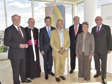 Eröffnung der Ringturmverhüllung: Landeshauptmann Dr. Erwin Pröll, Abtprimas Propst Bernhard Backovsky, Bundesminister Dr. Josef Ostermayer, Prof. Arnulf Rainer, Landeshauptmann Dr. Michael Häupl, Bürgermeister von Wien, Margit Fischer und Dr. Günter Geyer, Vorstandsvorsitzender des Wiener Städtischen Versicherungsvereins. (v.l.n.r.)