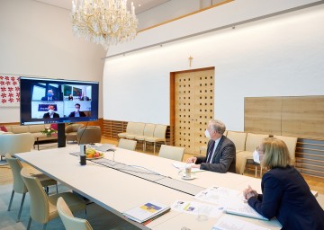 Videokonferenz mit tschechischen Kreishauptleuten: Landeshauptfrau Johanna Mikl-Leitner und Landesrat Martin Eichtinger