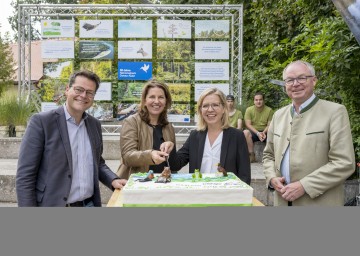 Im Bild von links nach rechts: Stadtrat Jürgen Czernohorszky, Nationalparkdirektorin Edith Klauser, Bundesministerin Leonore Gewessler und LH-Stellvertreter Stephan Pernkopf