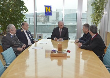 RK-Präsident Willi Sauer, ASBÖ-Präsident Otto Pendl, Landeshauptmann Dr. Erwin Pröll, GKK-Obmann Gerhard Hutter, LR Maurice Androsch (v. l. n. r.).
