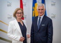 Landeshauptfrau Johanna Mikl-Leitner mit dem neuen Präsidenten des Europa-Forums Wachau, Michael Linhart.