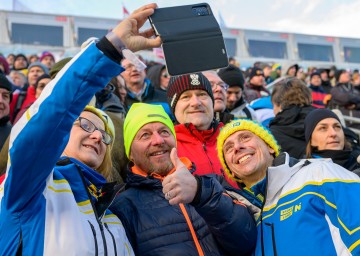 Landeshauptfrau Johanna Mikl-Leitner (l.), Landesrat Jochen Danninger (r.) und ein Besucher am Semmering.