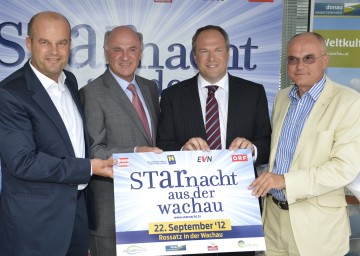 Die \"Starnacht aus der Wachau\" findet am 22. September in Rossatz statt. Im Bild Landeshauptmann Dr. Erwin Pröll mit ip-media Geschäftsführer Martin Ramusch, ORF-Finanzdirektor Richard Grasl und ORF-Unterhaltungschef Edgar Böhm.