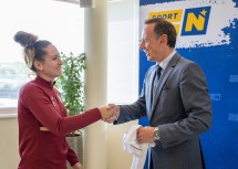 (v.l.n.r.) Jasmin Eder und LR Jochen Danninger
